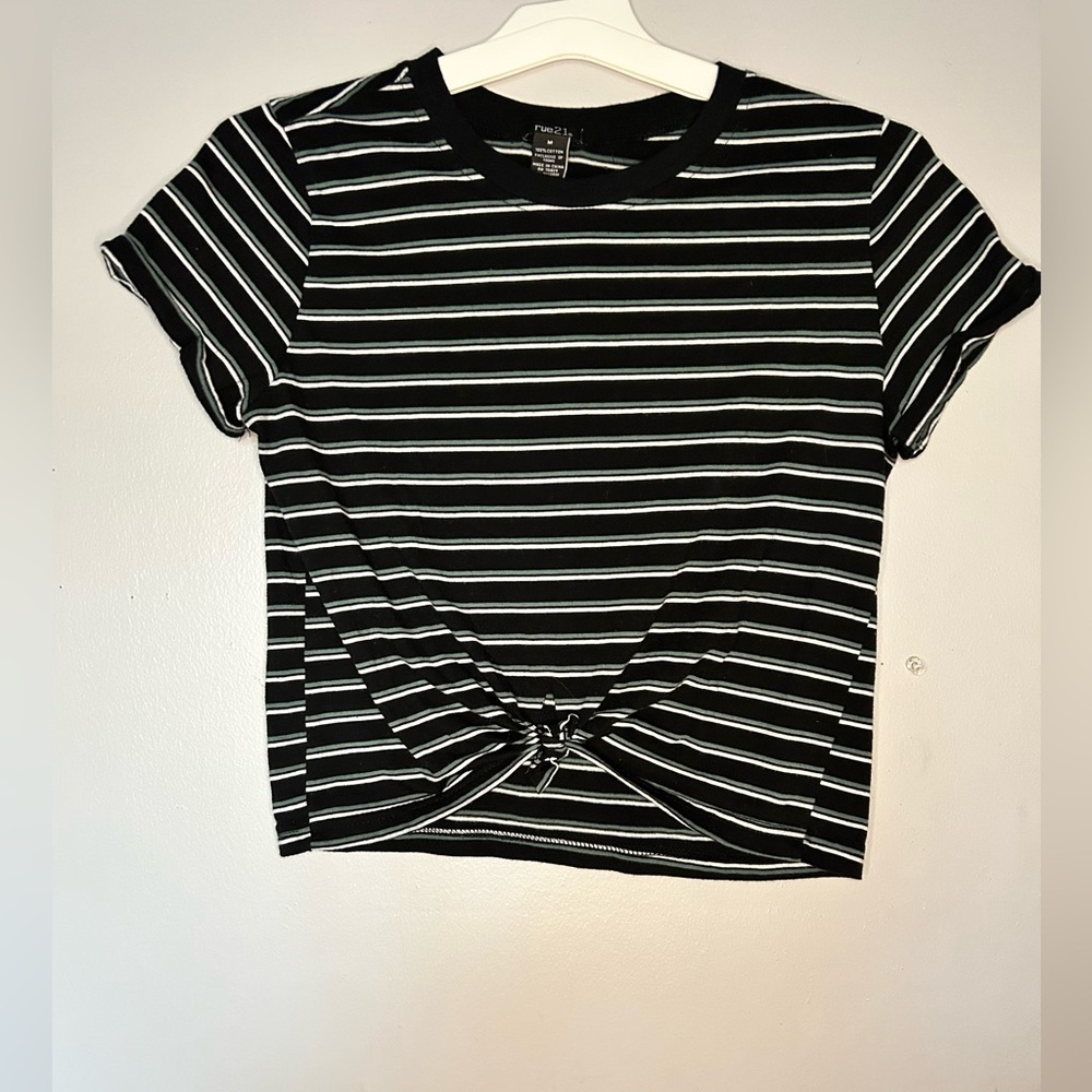 Cropped stripped short sleeve shirt